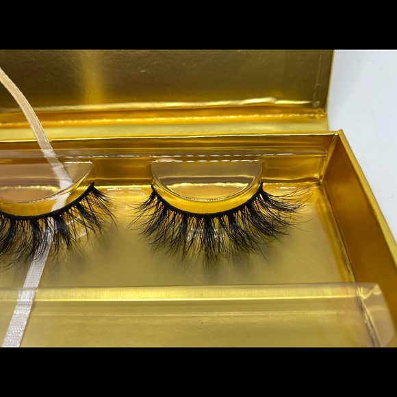 Luxury Mink Lashes - Picture 5 of 10